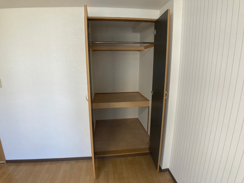 収納　クローゼットは奥行きもあり、荷物が多い方でも安心です。