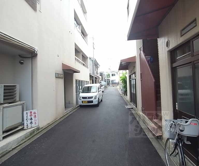 その他　前面道路です。