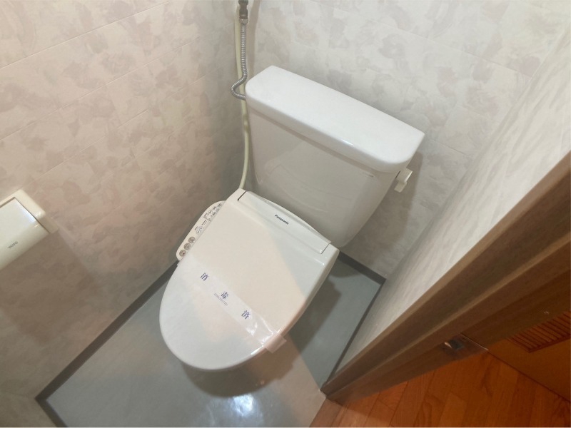 トイレ　こちらはトイレです。清潔感があり、安心して使用できます。