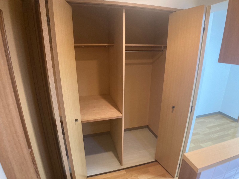 収納　寝室の収納です。部屋がすっきり片付きます。