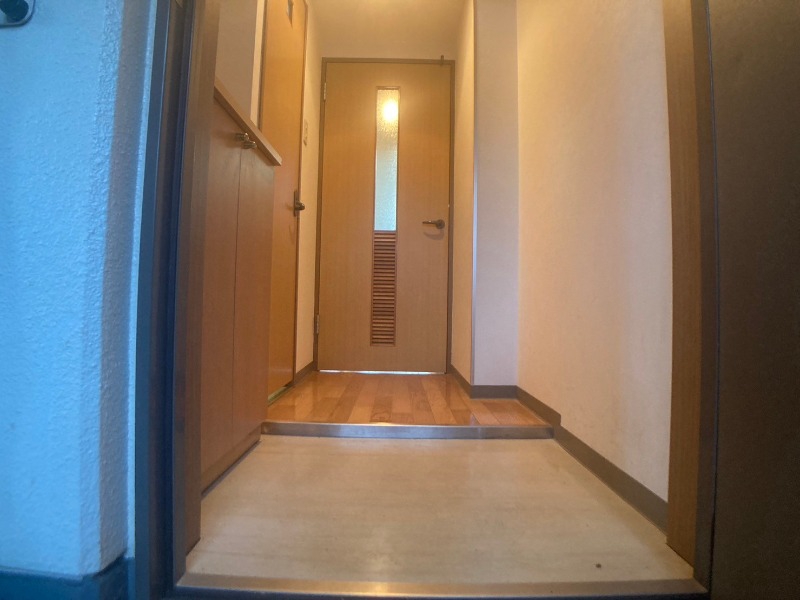 玄関　玄関の様子です。明るい印象ですね。気分もあがりそう。