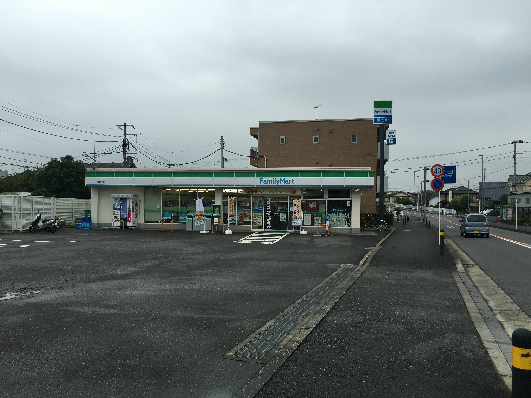 コンビニ　ファミリーマート 平塚山下店（コンビニ）まで857m