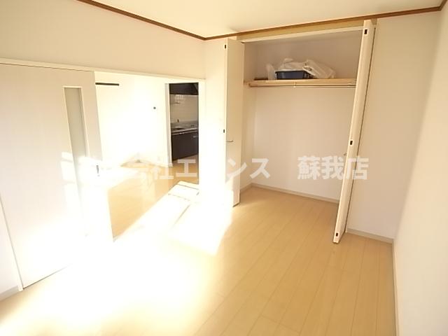 その他部屋・スペース　広くて明るい寝室