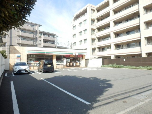 コンビニ　セブン‐イレブン 横浜中里店（コンビニ）まで526m