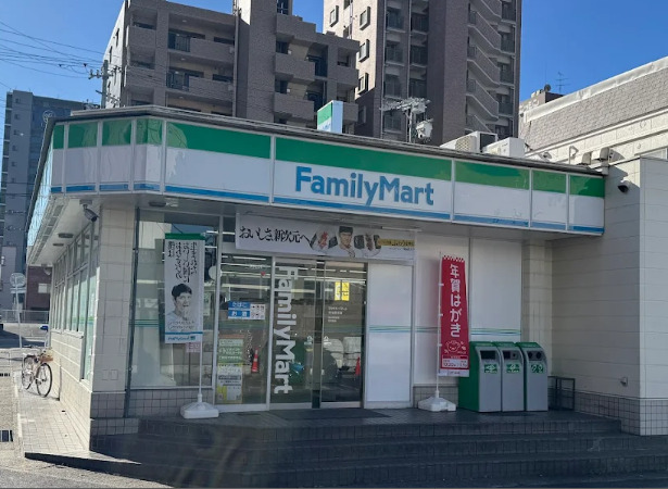 コンビニ　ファミリーマート 赤池駅前店（コンビニ）まで616m