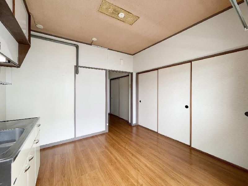 居室・リビング　退去予定のため別部屋写真使用