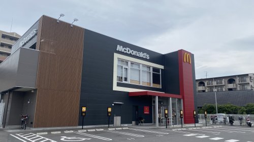 飲食店　マクドナルド 茨木春日店（飲食店）まで655m