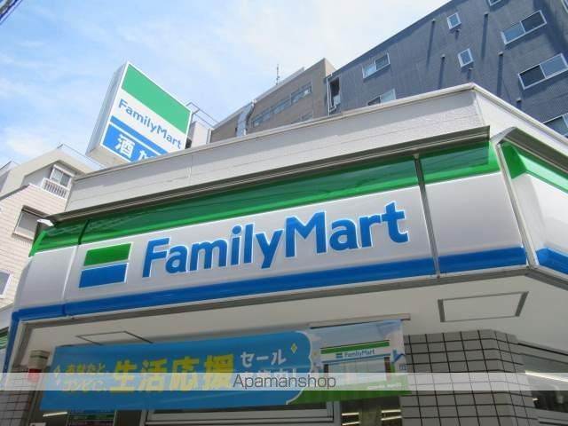 コンビニ　ファミリーマート（コンビニ）まで108m
