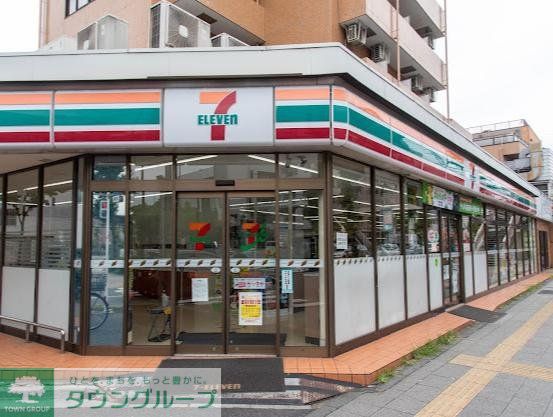 コンビニ　セブンイレブン足立梅島1丁目店（コンビニ）まで410m