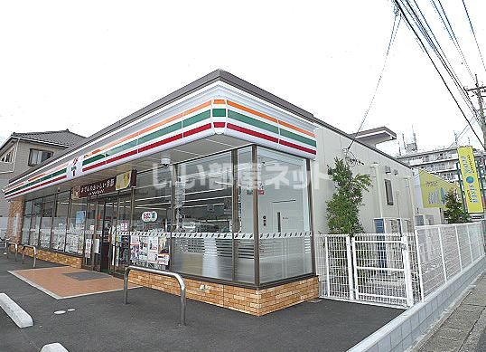 コンビニ　セブンイレブン 越谷南町1丁目店（コンビニ）まで740m