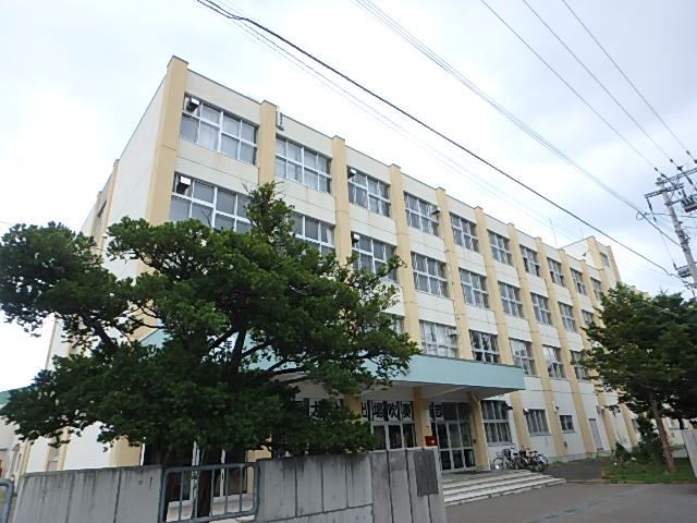 中学校　市立白石中学校（中学校）まで420m