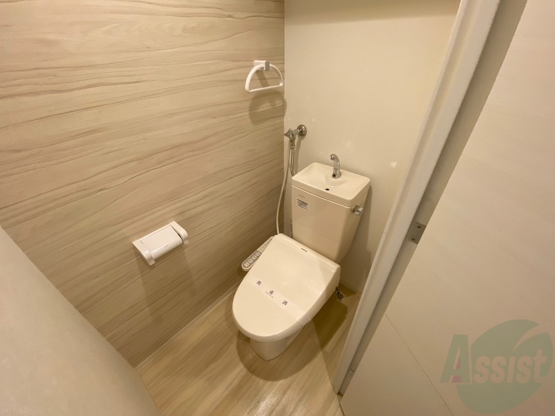 トイレ　こちらはトイレです。清潔感があり、安心して使用できます。