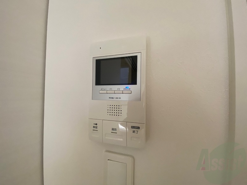 セキュリティ　ＴＶモニター付インターホンです。来客者の顔が見えるので安心！