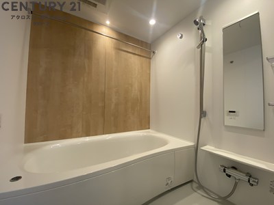 バス・シャワールーム　浴室乾燥機・追い炊き機能付きで便利です☆