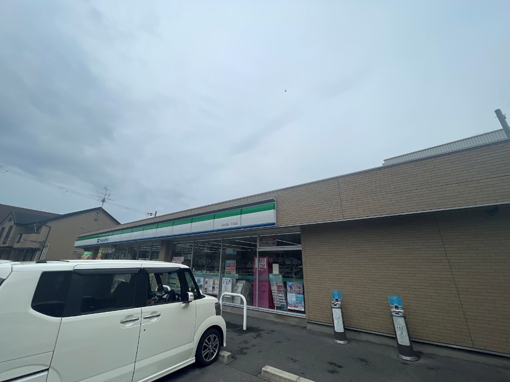 コンビニ　ファミリーマート 南吹田一丁目店（コンビニ）まで422m