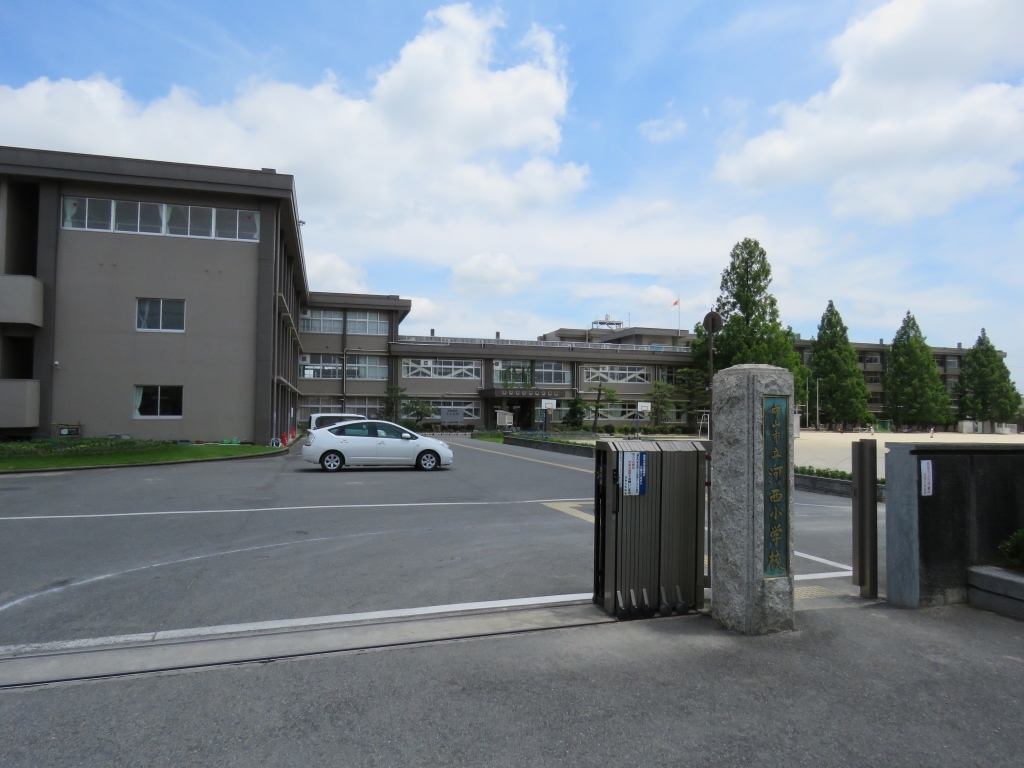 小学校　守山市立河西小学校（小学校）まで990m