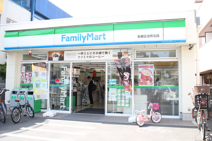 コンビニ　ファミリーマート（コンビニ）まで88m