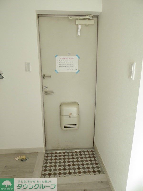 玄関　お部屋の顔の玄関部分はオシャレでお手入れしやすい床材を取り…