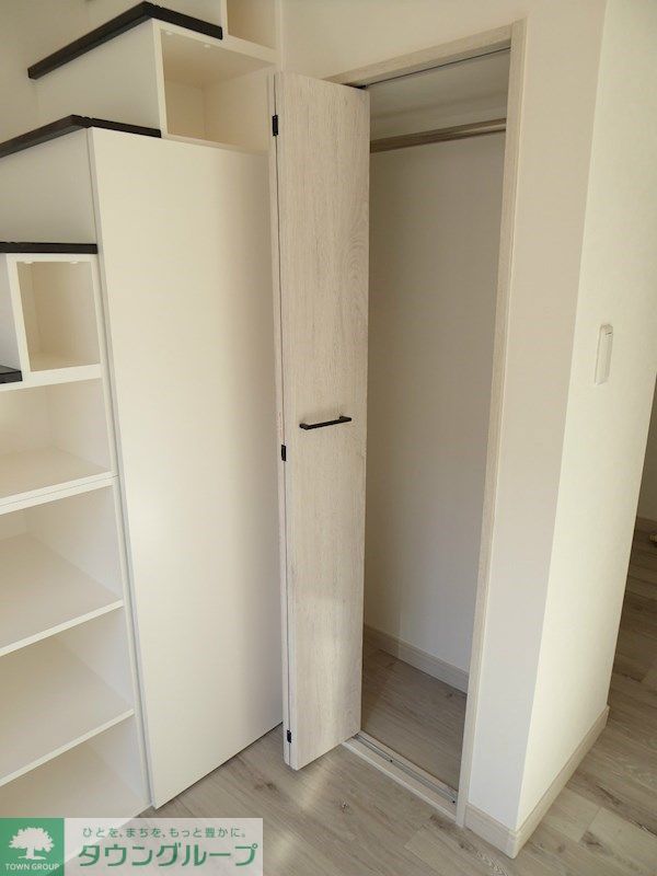 収納　ロフトは寝室にできるほどの広さがあります！階段で昇り降りが…