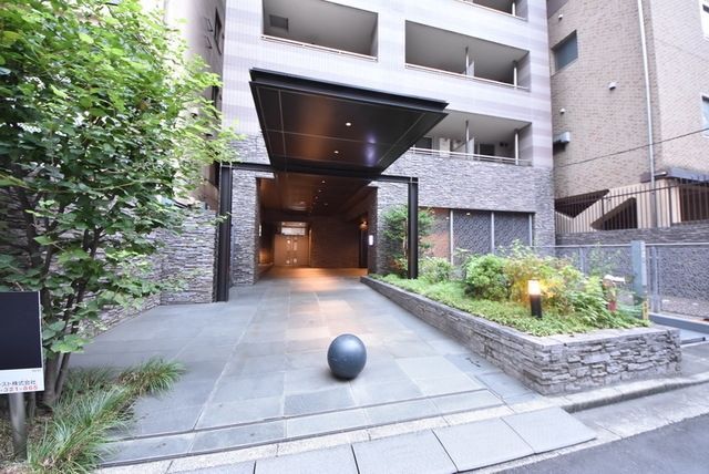 エントランス　お問合せは(株)タウンハウジングレジデンス事業部【03-…
