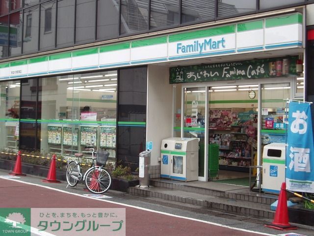 コンビニ　ファミリーマート南青山六丁目店（コンビニ）まで221m