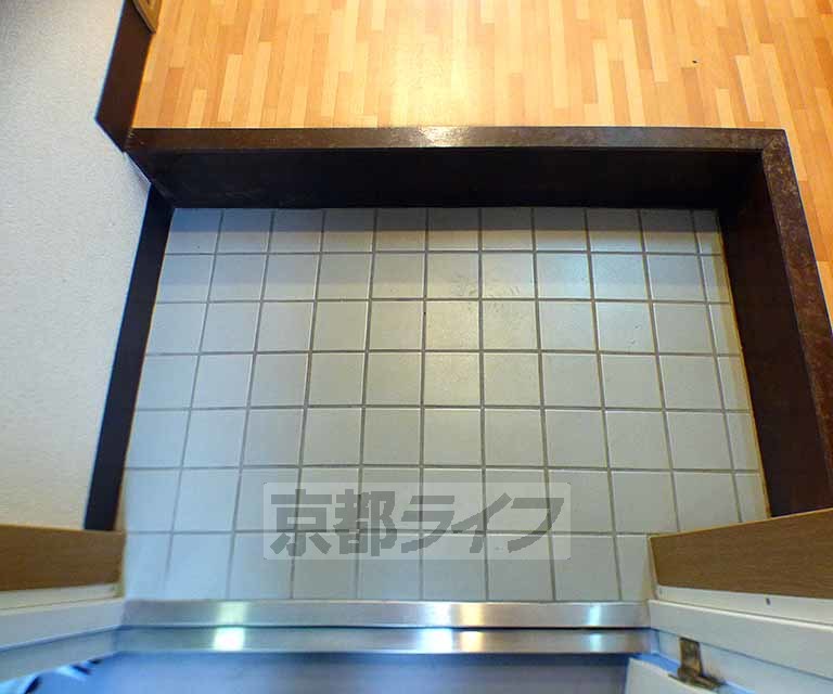 玄関　ローステップの玄関です。