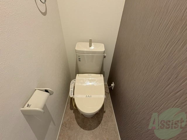 トイレ　こちらはトイレになります。ウォシュレット機能付です。