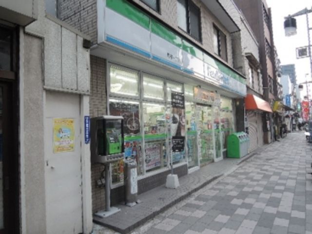 コンビニ　ファミリーマート町屋八丁目店（コンビニ）まで140m