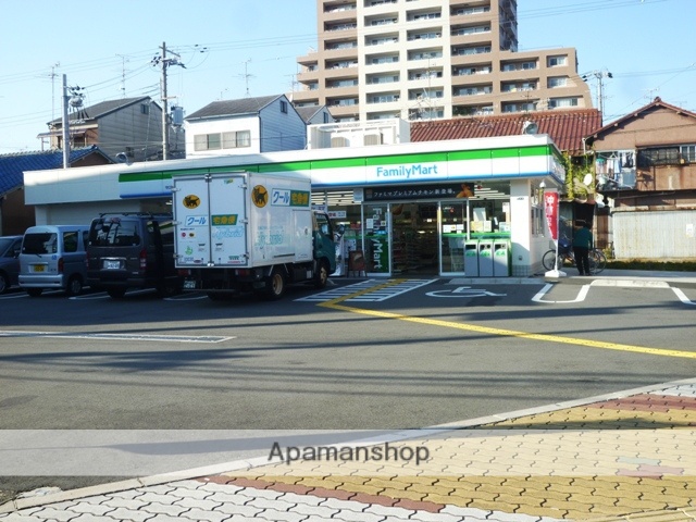 コンビニ　ファミリーマート（コンビニ）まで408m