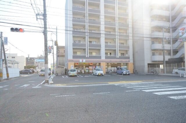 コンビニ　セブンイレブン広島大州1丁目（コンビニ）まで303m