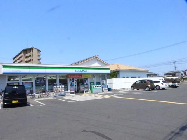 コンビニ　ファミリーマート（コンビニ）まで335m