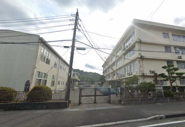 小学校　藤枝市立葉梨小学校（小学校）まで1524m
