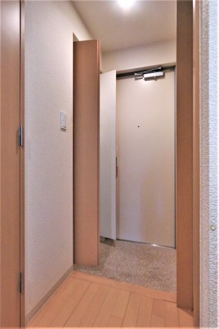 玄関　参考写真（同物件別部屋）