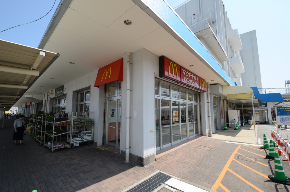 飲食店　マクドナルド 小林イズミヤ店（飲食店）まで589m