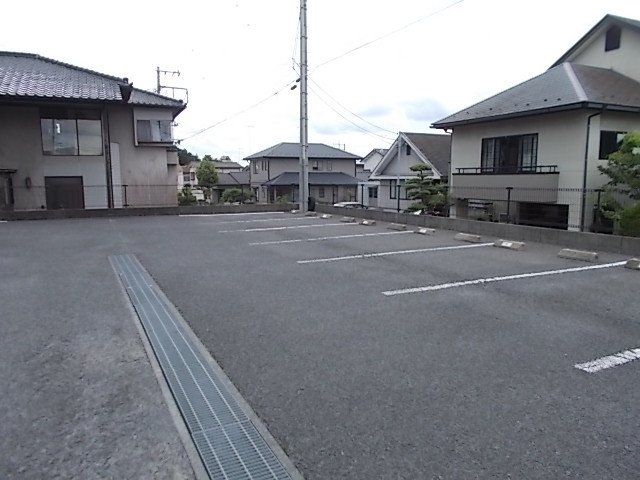 駐車場　車をお持ちの方に嬉しい駐車場付きの物件です