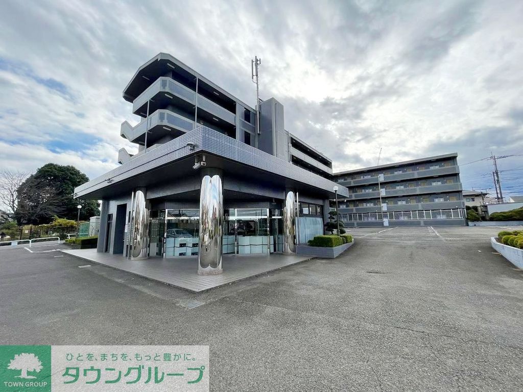 建物外観　駐車場