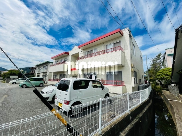 建物外観　南側からの外観写真