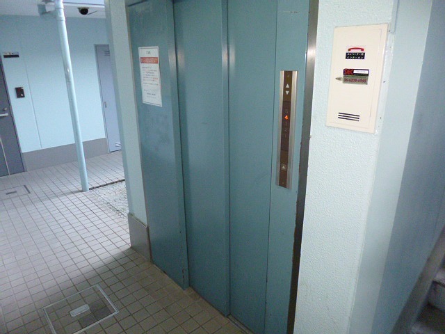 エントランス　エレベーターです