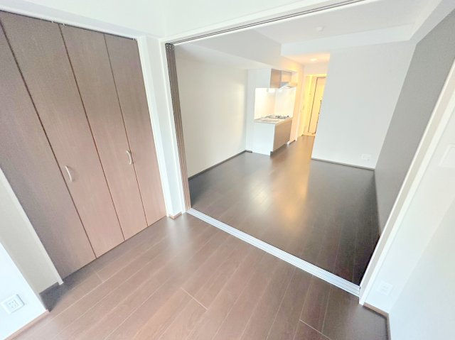 その他部屋・スペース　朝には心地よい光が差し込む、このお部屋でお休みください。