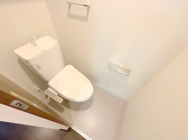 トイレ　綺麗なトイレにはウォシュレット標準装備です。