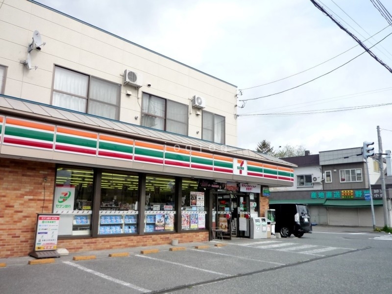 コンビニ　セブンイレブン札幌北43条店（コンビニ）まで1037m