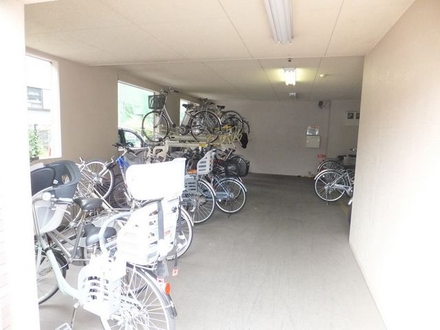 その他共有部分　★　屋根付き駐輪スペース　★