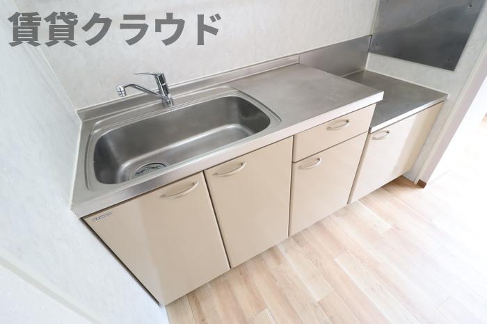 キッチン　コンパクトなキッチンで掃除もラクラク