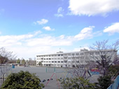 小学校　八王子市立 松が谷小学校（小学校）まで728m