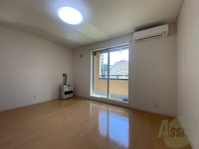 居室・リビング　広くてキレイなお部屋が広がっていて、充実した生活が送れそう。