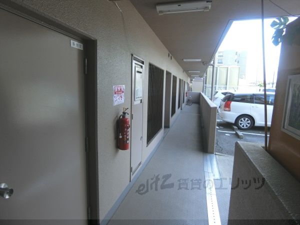 ロビー　通路