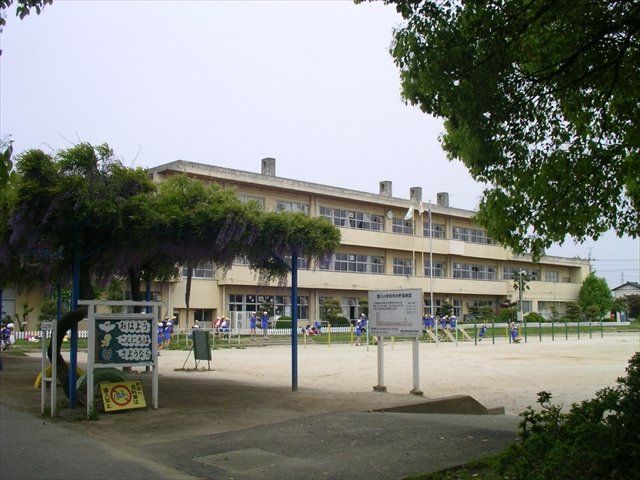 小学校　春日部市立宮川小学校（小学校）まで985m