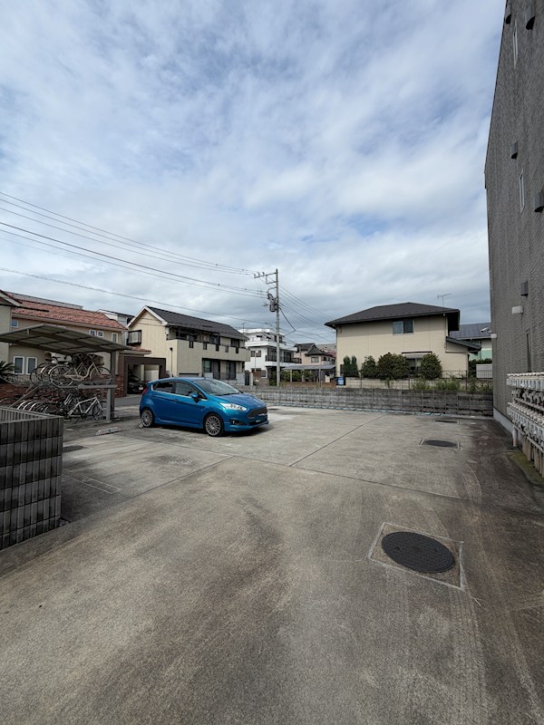駐車場　敷地内駐車場（空き要確認）