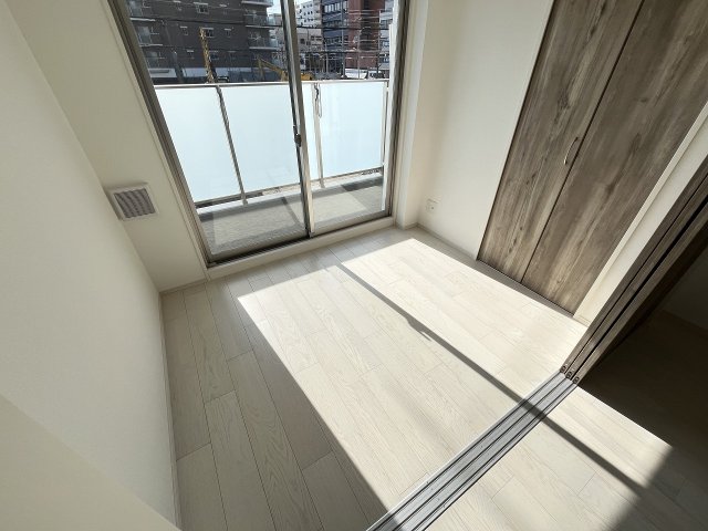 その他部屋・スペース　広くて明るい寝室