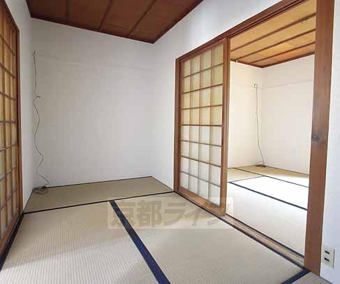 居室・リビング　広々とした部屋です。